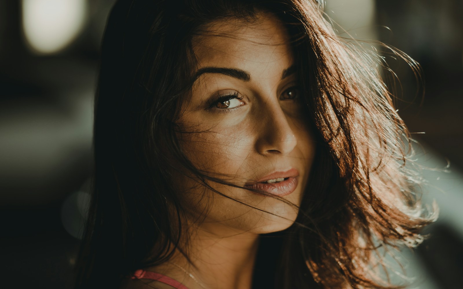 Pratique réelle liée à Réussir un portrait en lumière naturelle près d’une fenêtre